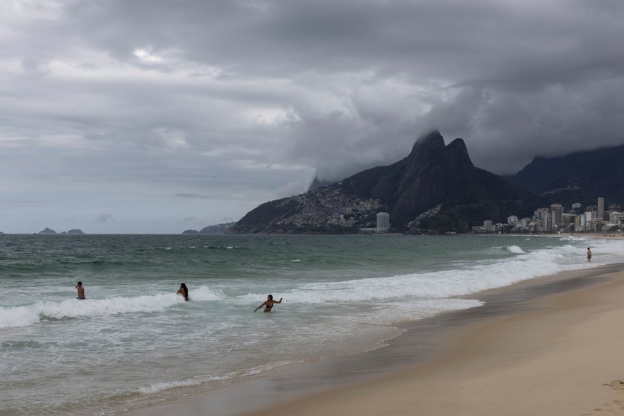 112246232-ri-rio-de-janeiro-rj-06-09-2025-climatempo-frente-fria-chega-ao-rio-deixando-o-sabado-fr.jpg