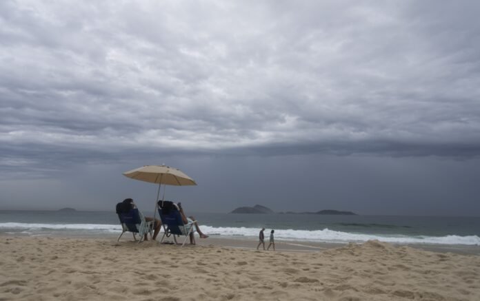 116204101-ri-rio-de-janeiro-rj-11-09-2026-chuva-e-frio-no-rio-previsao-e-de-tempo-ruim-na-cida.jpg
