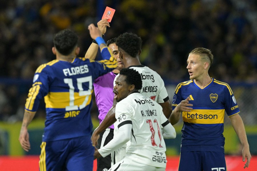 116580401-chilean-referee-piero-maza-shows-a-red-card-to-vasco-da-gamas-colombian-forward-11-andre.jpg
