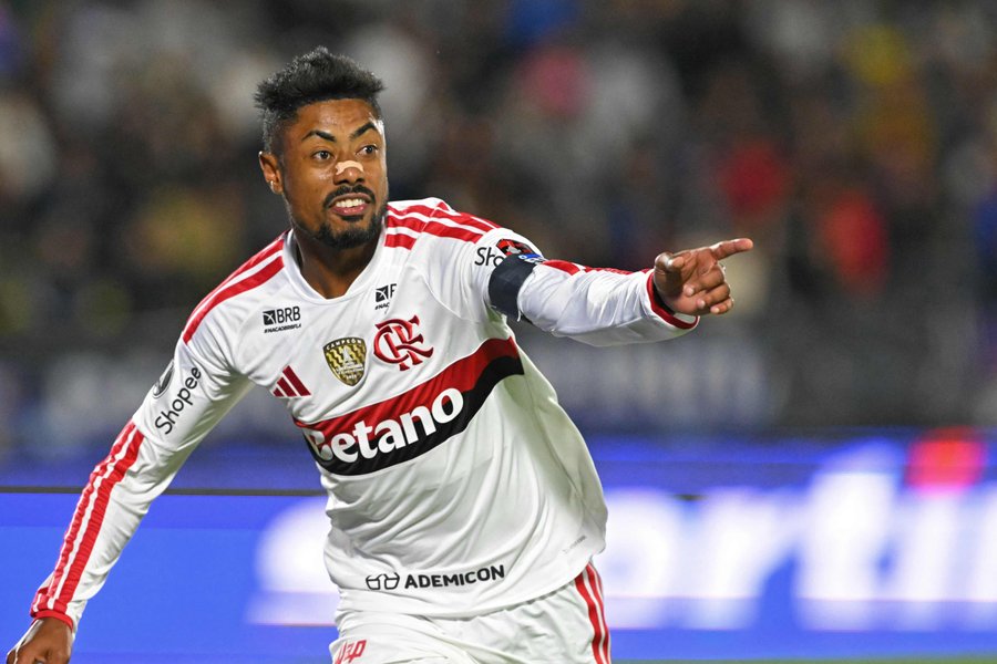 1792106807_116194182-flamengos-forward-27-bruno-henrique-celebrates-after-scoring-during-the-copa-liberta.jpg