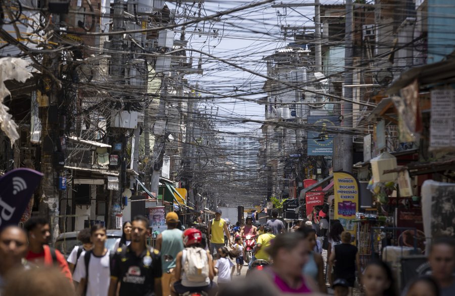 1792915920_109766301-ec-rio-de-janeiro-rj-09-02-2023-crise-na-light-perdas-no-faturamento-por-roubo-de-ene-1-.jpg