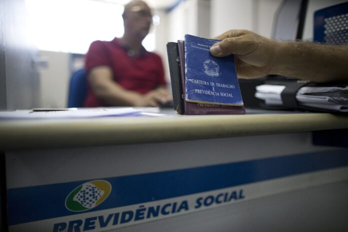 80651547-ec-rio-de-janeiro-rj-15-01-2019-movimento-nas-agencias-do-inss-na-foto-a-agencia-centro.jpg