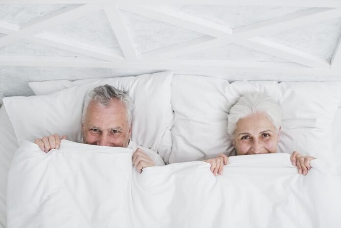 elder-couple-posing-photo.jpg