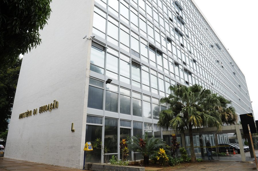 fachada-do-ministerio-da-educacao-mec-15837724253-.jpg
