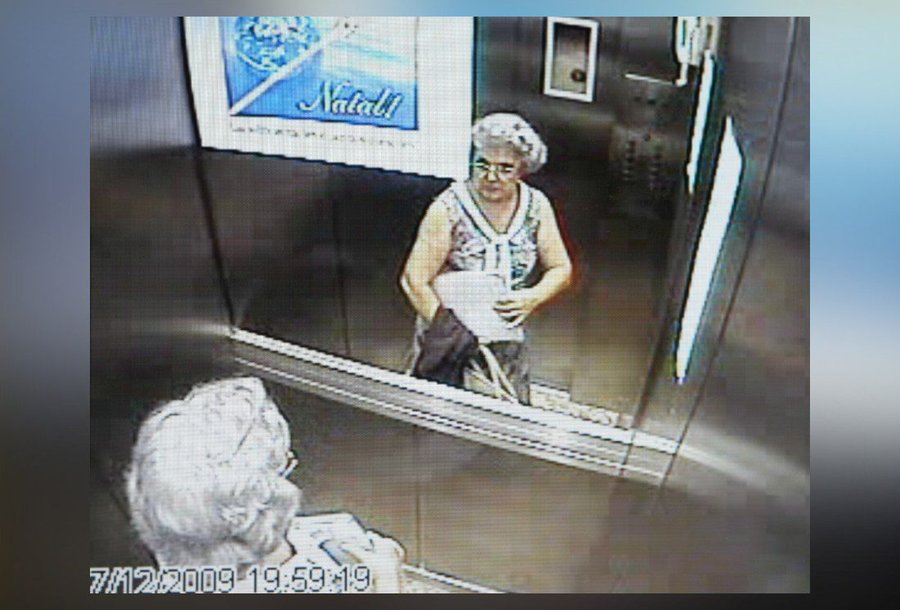 rosalina-no-elevador.png